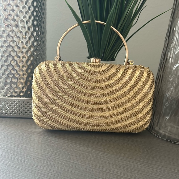 Handbags - Evening bag purse clutch with handle. gold stone thread. New